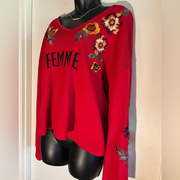 Red V-Neck Sweater with Floral Appliqué – Women’s Size Large - Picture 3 of 5